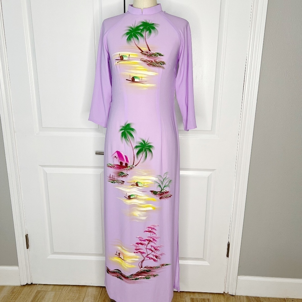 Vintage Vietnamese Áo Dài – Hand-Painted Lavender Dress  Top 🌸 Fits a Small